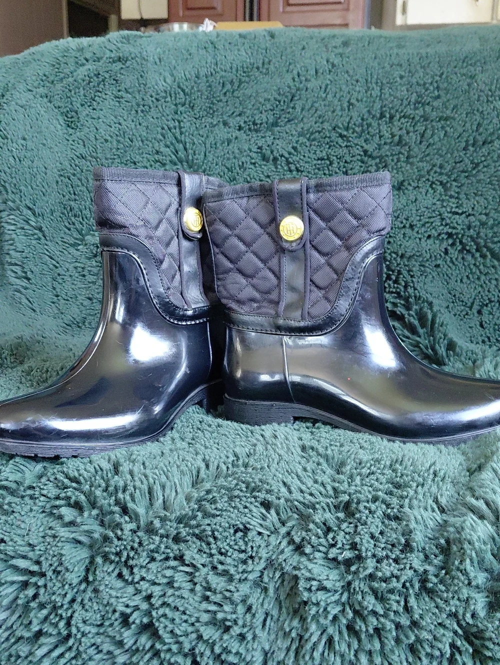 Tommy Hilfiger Black Quilted Cuff Glossy Rain Booties